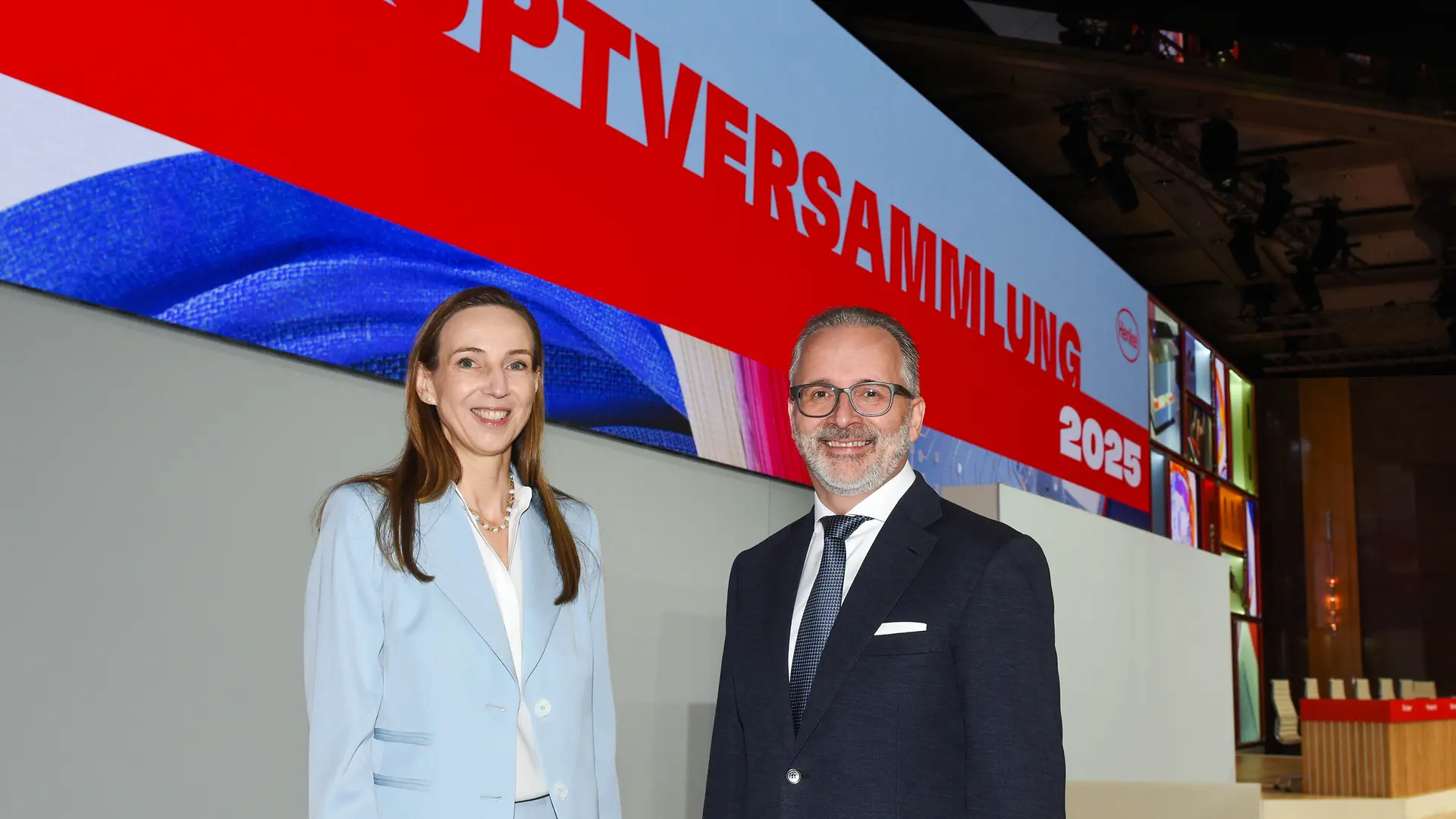 
Dr. Simone Bagel-Trah, Chairwoman of the Supervisory Board and Shareholders’ Committee, and Carsten Knobel, Chairman of the Henkel Management Board