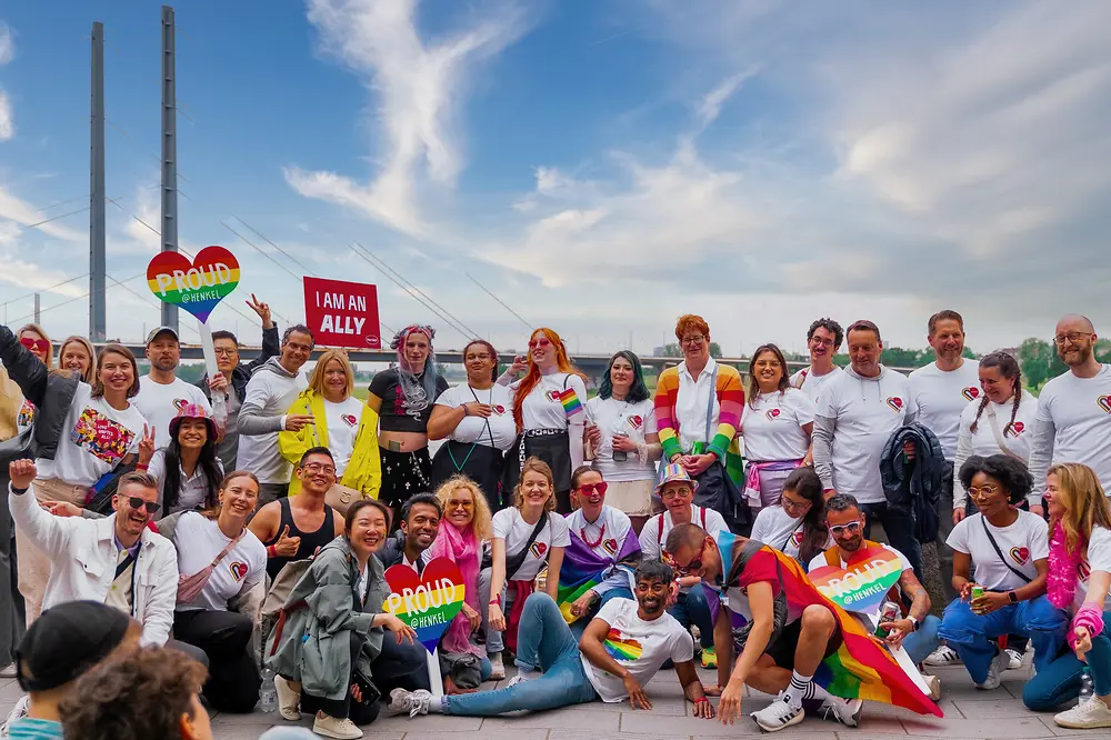A photo captured at Düsseldorf Pride 2024, showing Henkel’s leaders as allies, with one of Düsseldorf´s bridges in the background.