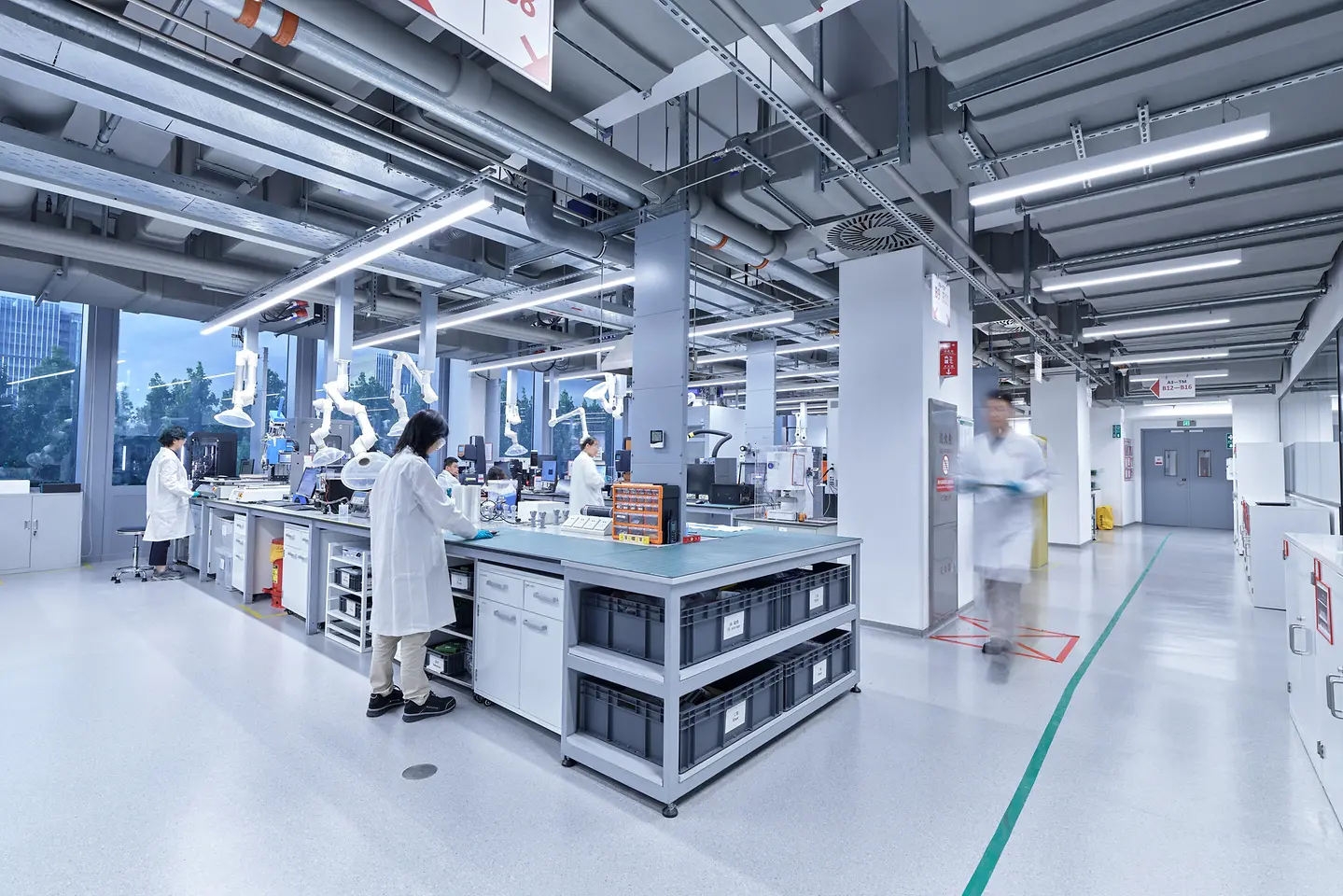 
Located in Zhangjiang Hi-Tech Park, the 33,000-square-meter site of Adhesive Technologies brings together more than 500 Henkel scientists and technical experts.